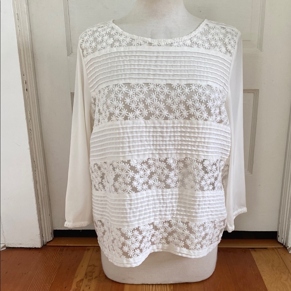 Hinge 3/4 Sleeve Paneled Sheer Embroidered Flower Cream Blouse Large‎